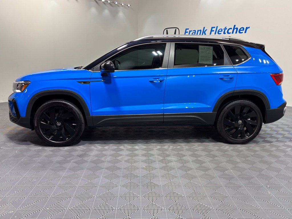 Used 2024 Volkswagen Taos SE w/ Panoramic Sunroof Package AWD/4WD image 2