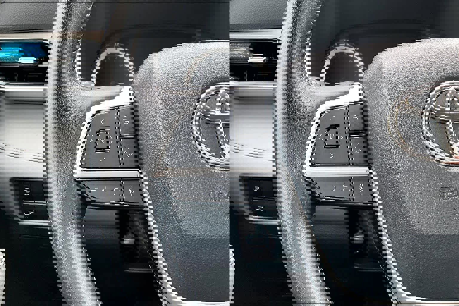 Used 2023 Toyota Highlander XLE image 24