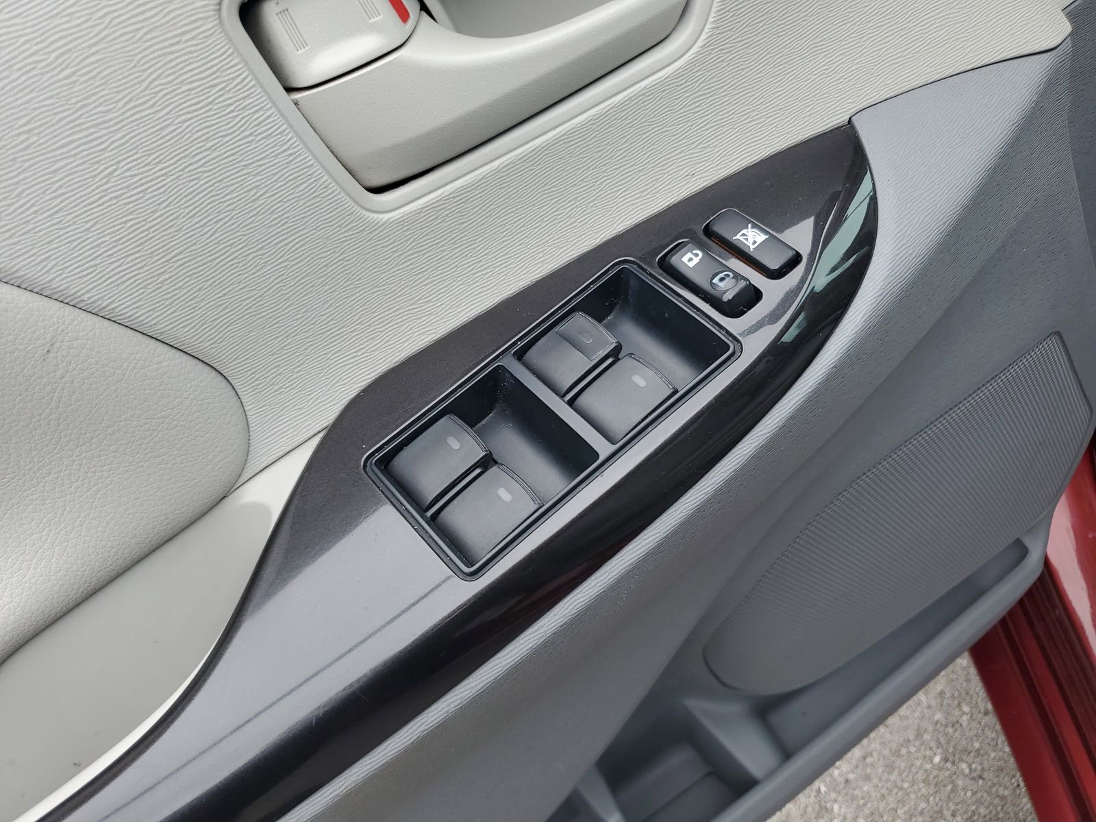 Used 2011 Toyota Sienna LE FWD image 20