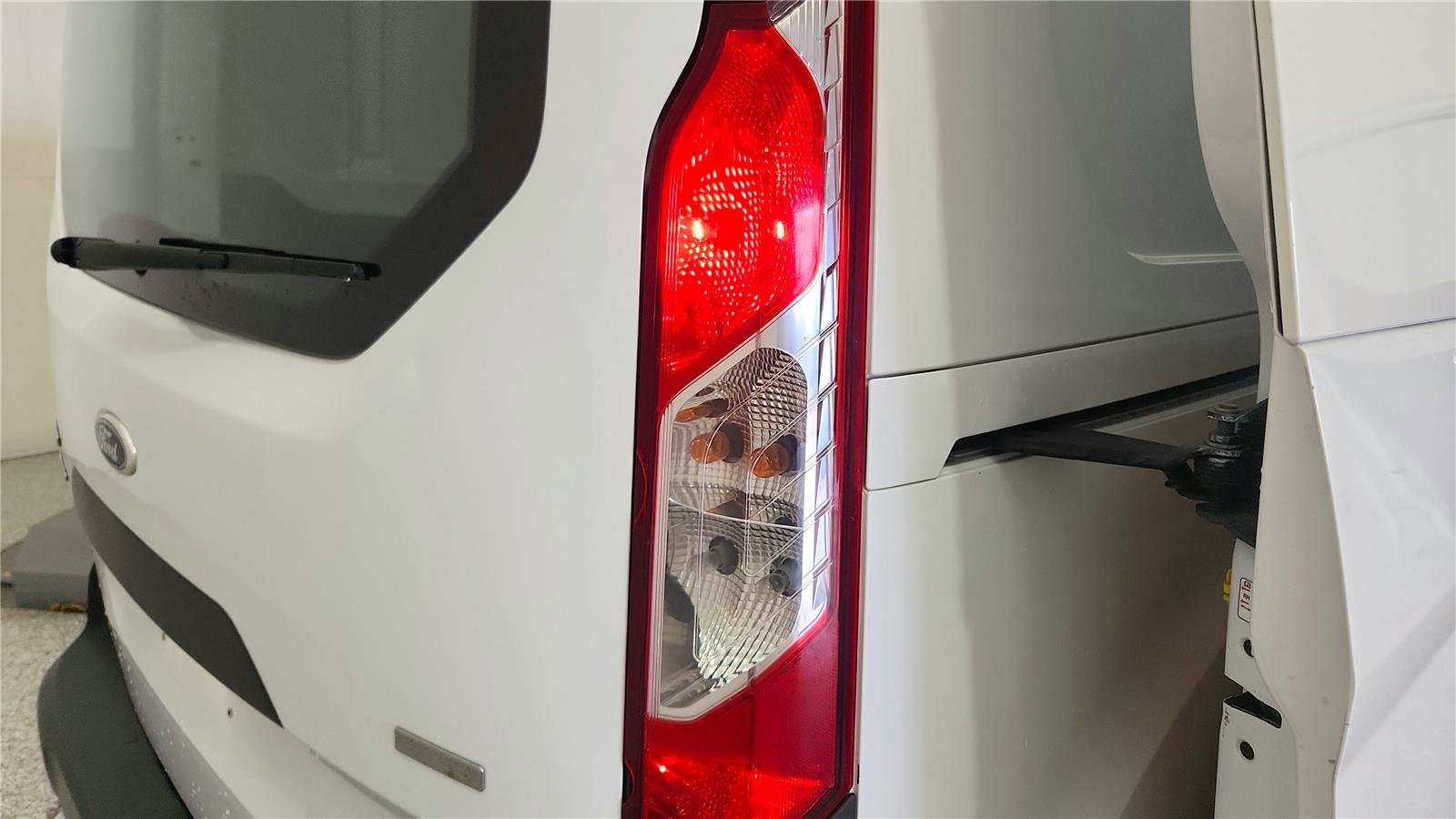 Used 2015 Ford Transit Connect XL FWD image 15