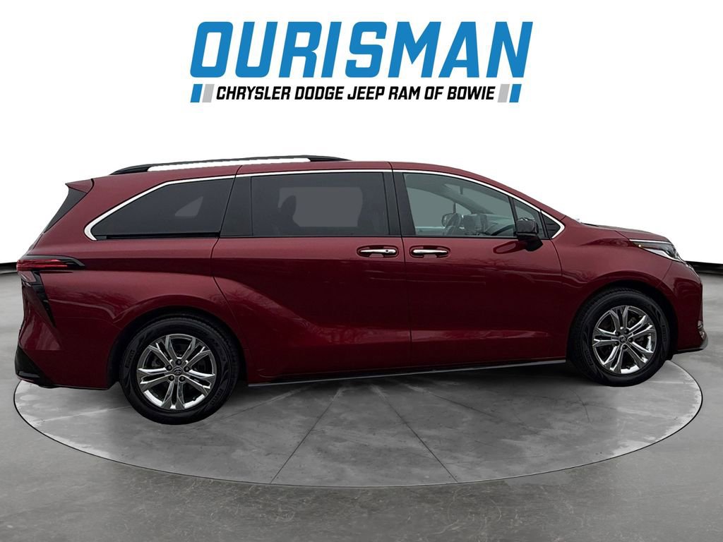 Used 2022 Toyota Sienna XSE image 7