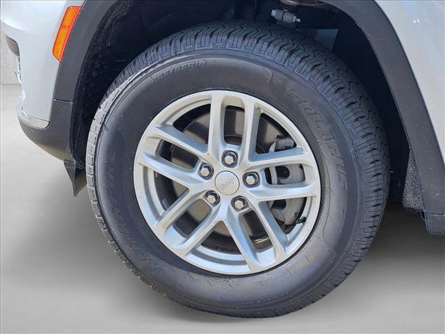 Used 2023 Jeep Grand Cherokee L Laredo AWD/4WD image 14