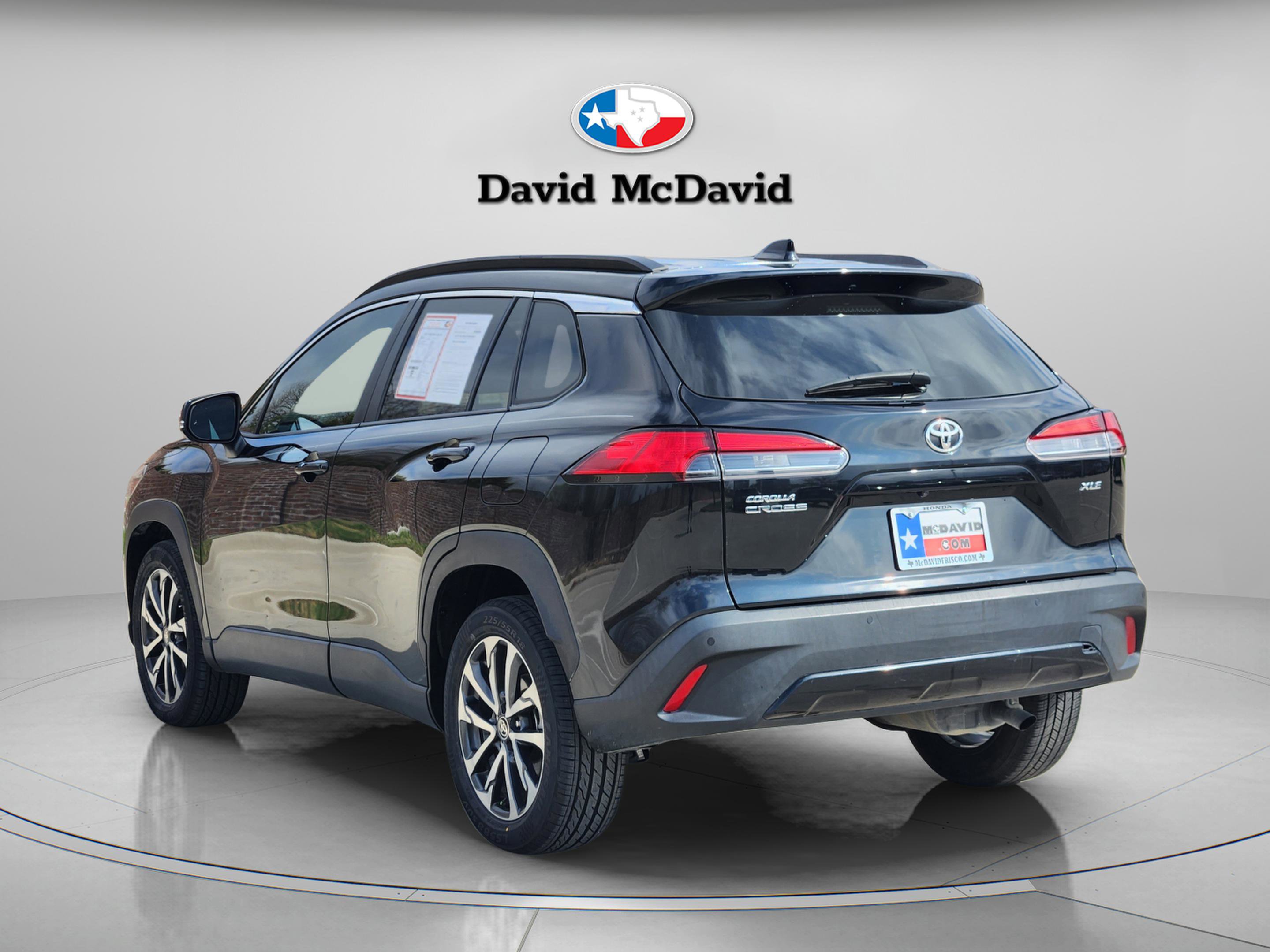 Used 2022 Toyota Corolla Cross XLE w/ Convenience Package image 4