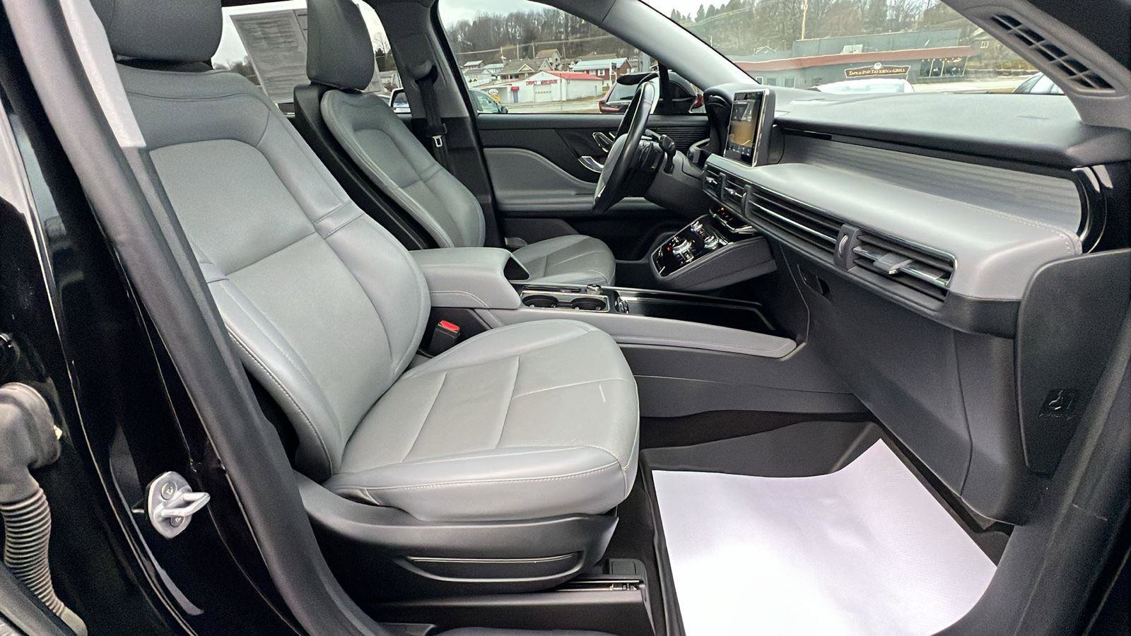 Used 2022 Lincoln Corsair Reserve w/ Elements Package image 13