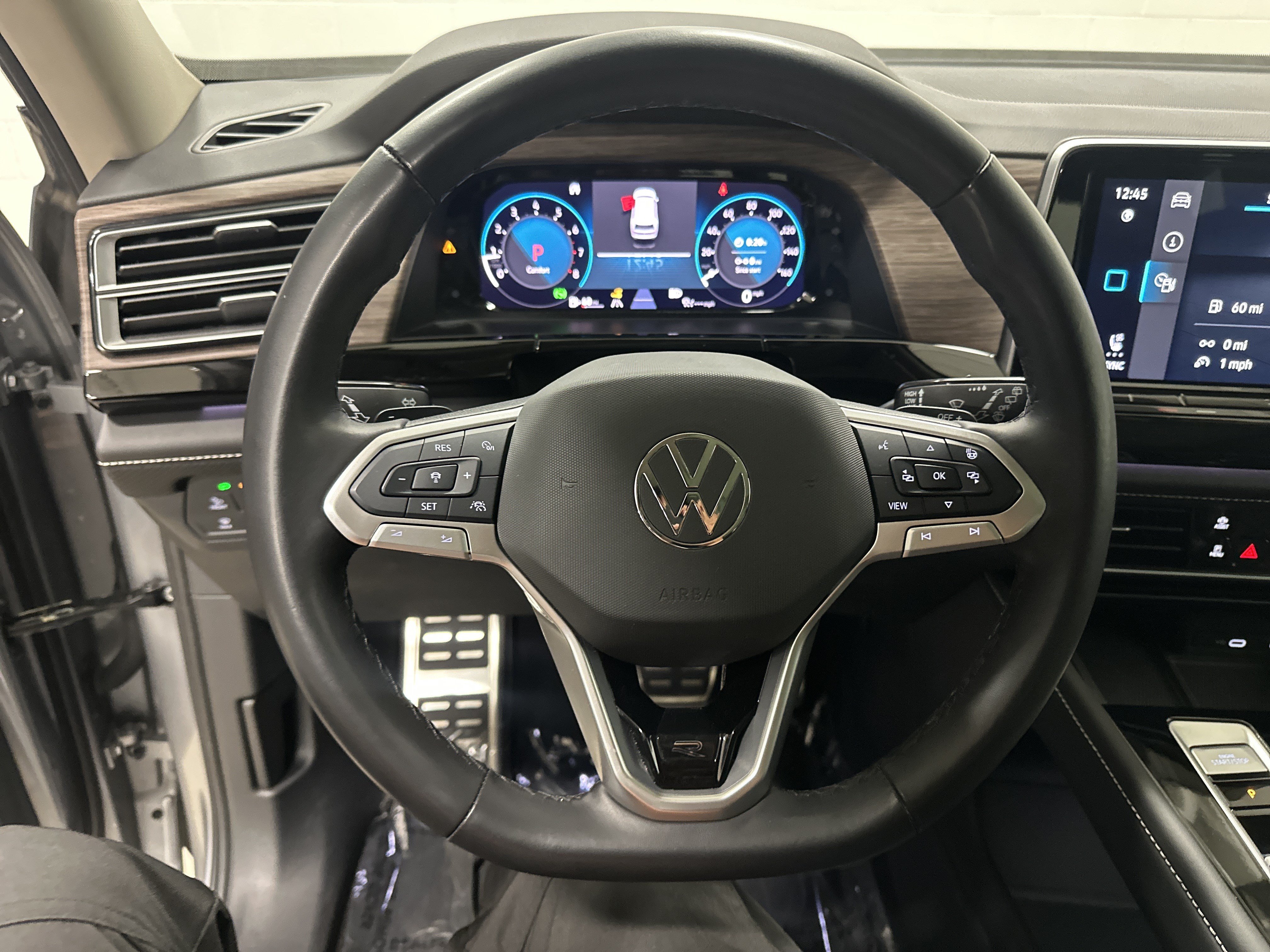 Used 2024 Volkswagen Atlas SEL Premium R-Line AWD/4WD image 18
