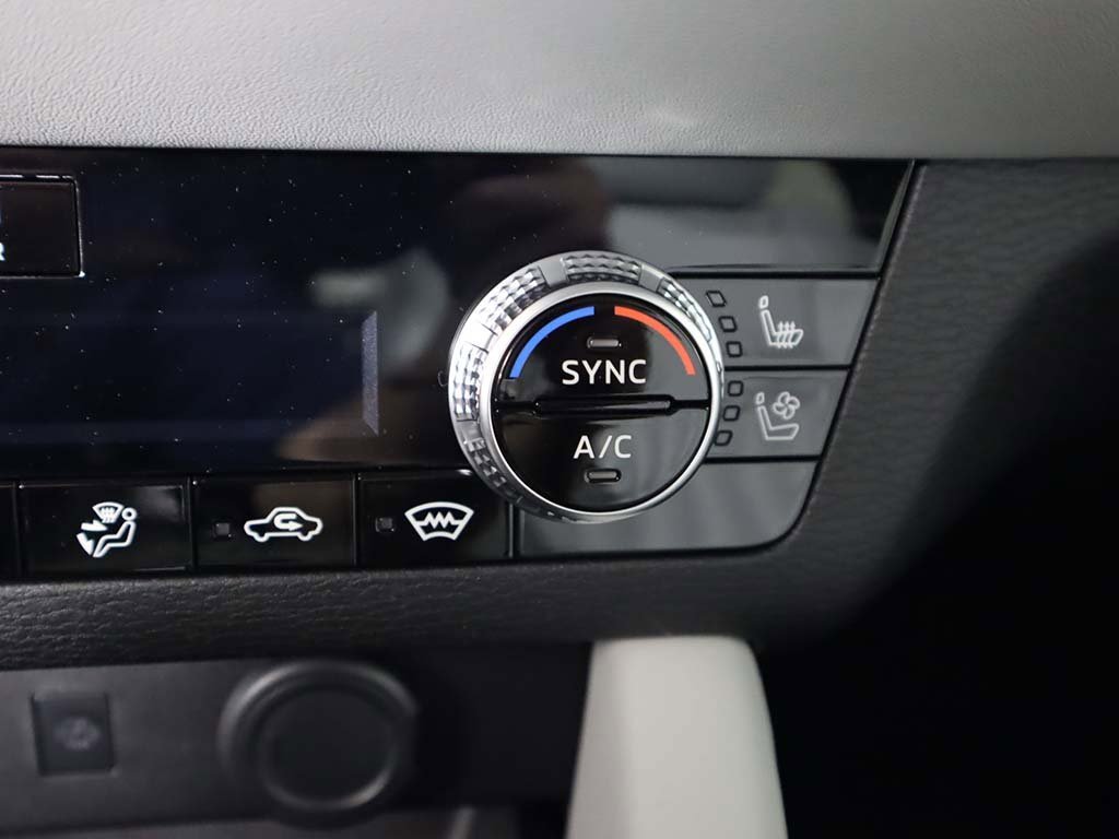 New 2025 Mitsubishi Outlander AWD image 54