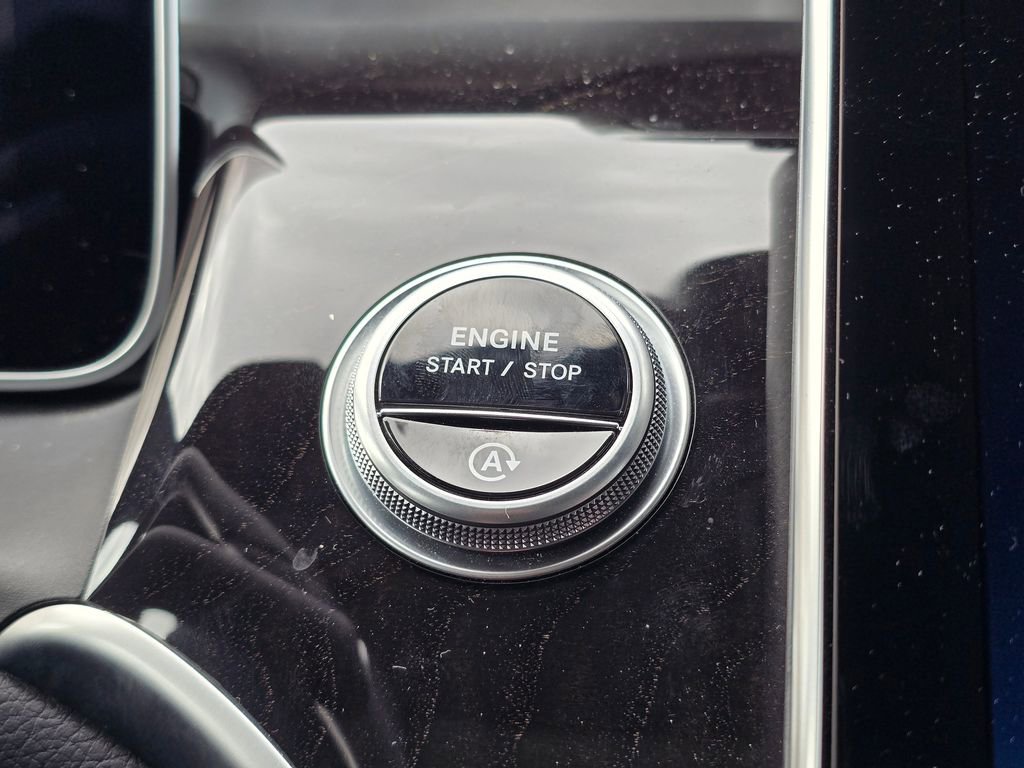 Used 2025 Mercedes-Benz GLC 300 4MATIC image 31