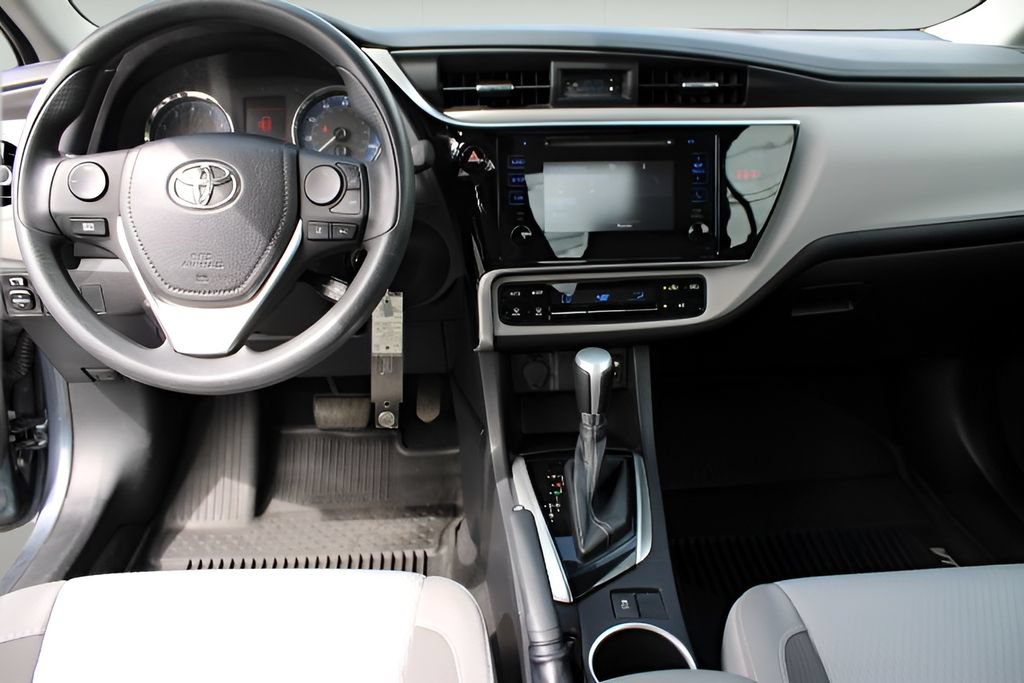 Certified 2018 Toyota Corolla LE FWD image 10