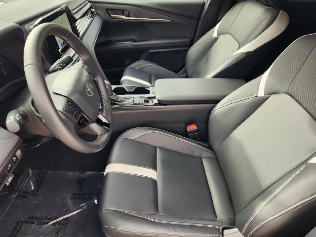Used 2026 Toyota Camry SE w/ Convenience Package FWD image 3