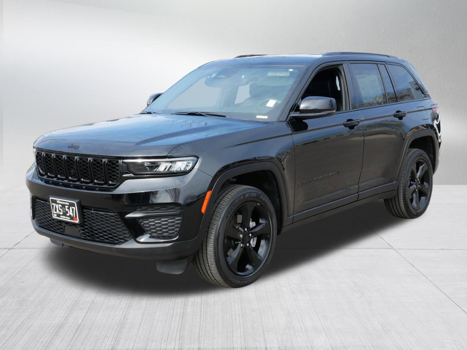 Used 2023 Jeep Grand Cherokee Altitude image 4