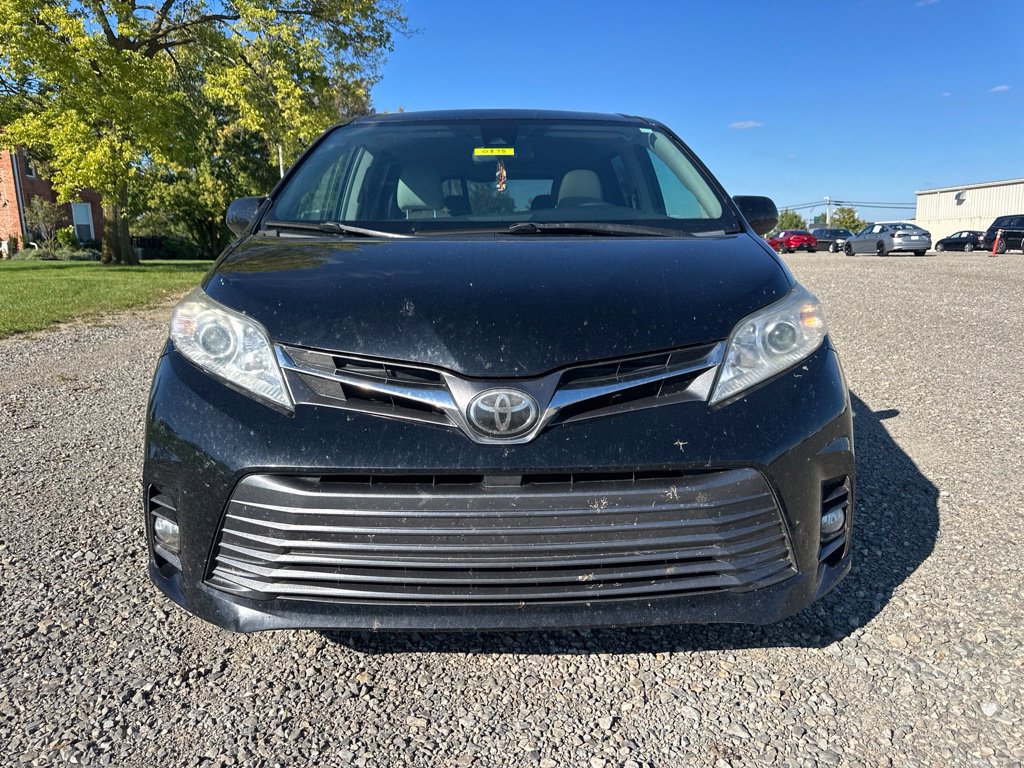 Used 2018 Toyota Sienna XLE w/ XLE Navigation Package FWD image 2