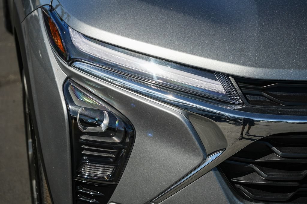New 2026 Chevrolet Trax LT w/ Sunroof Package FWD image 8