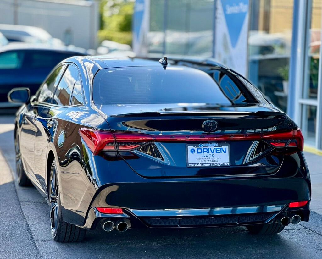 Used 2021 Toyota Avalon XSE image 3