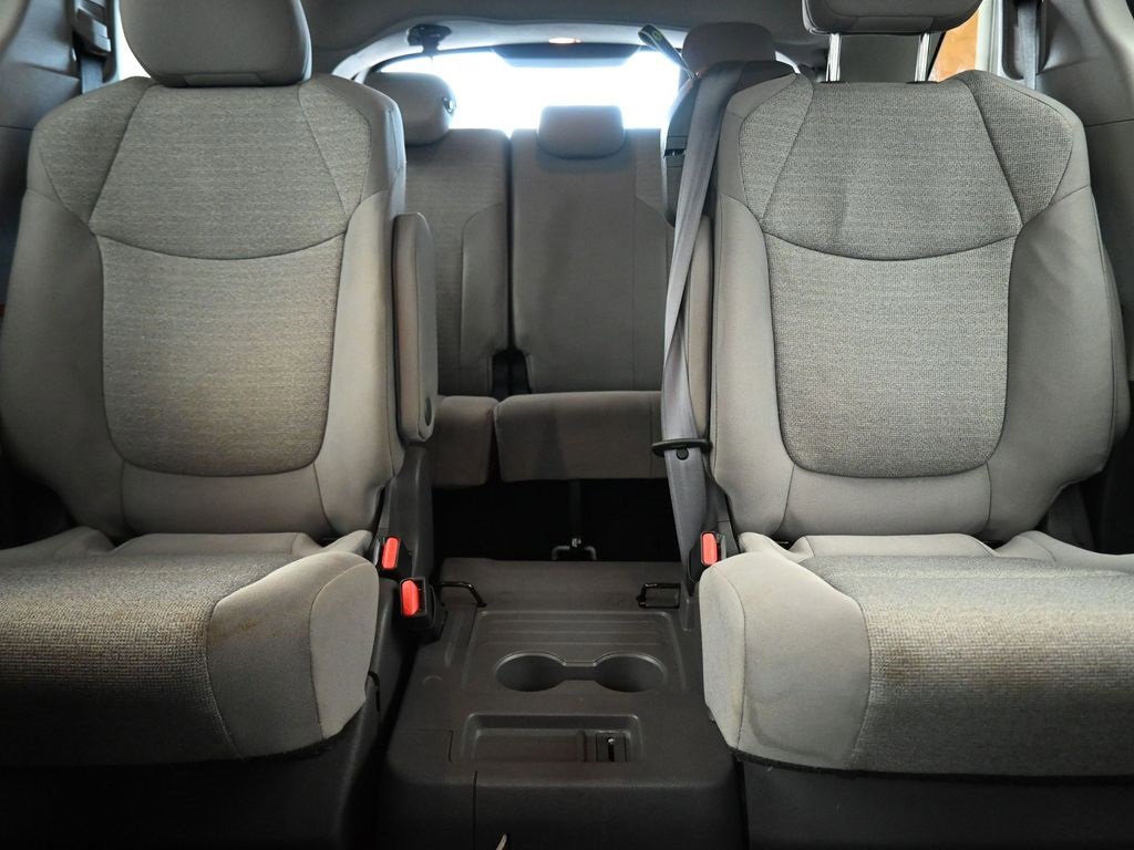 Used 2021 Toyota Sienna LE image 27