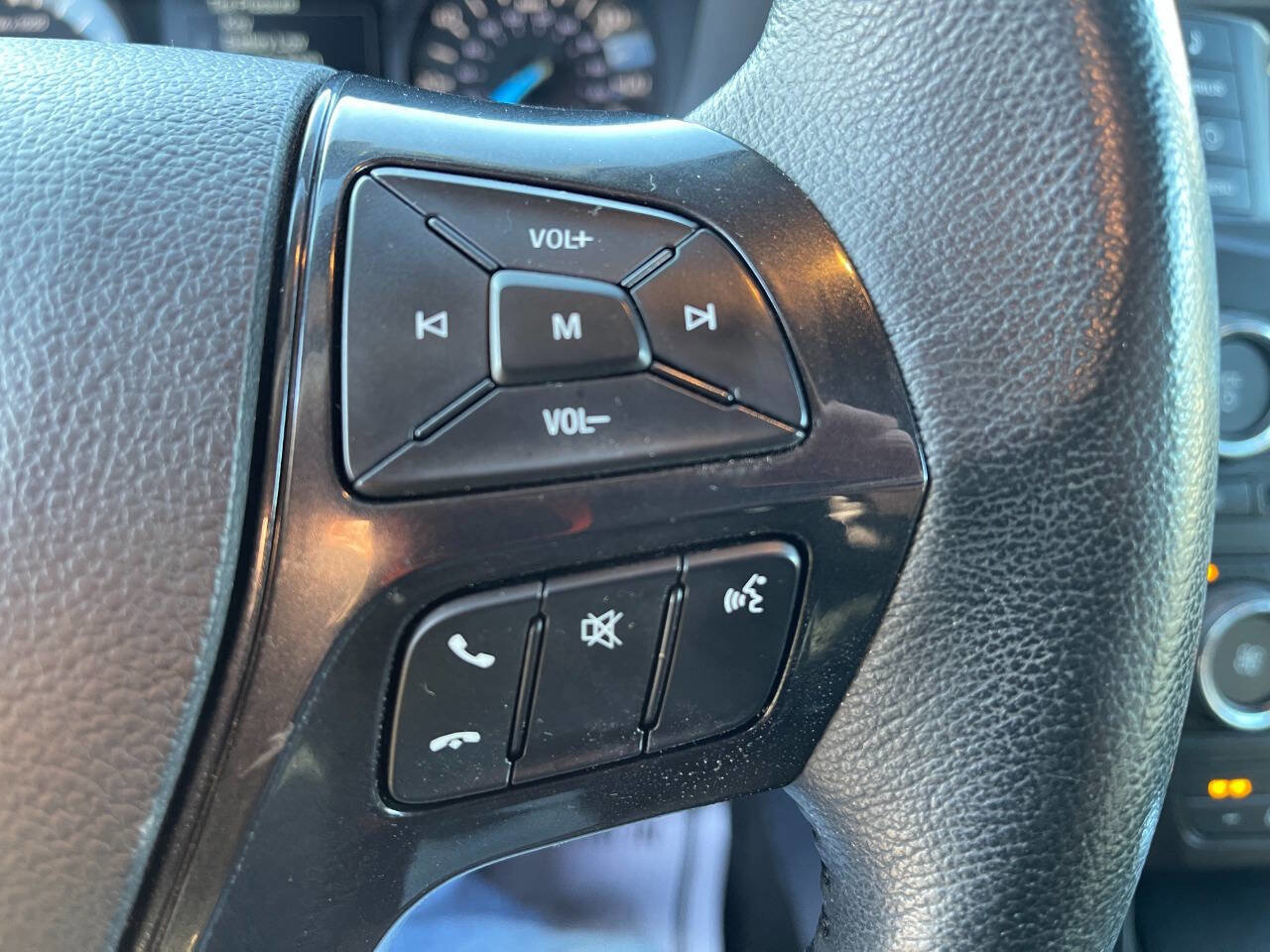 Used 2017 Ford Explorer XLT AWD/4WD image 21