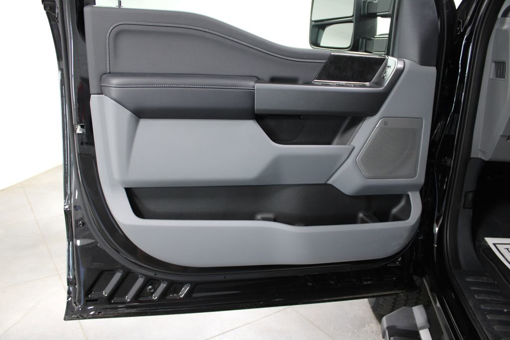 New 2025 Ford F250 XLT w/ Black Appearance Package image 23