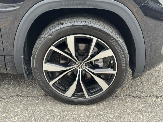 Used 2025 Volkswagen Atlas Cross Sport SEL Premium R-Line AWD/4WD image 7