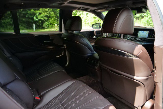 Used 2019 Lexus LS 500 w/ Luxury Package RWD image 43