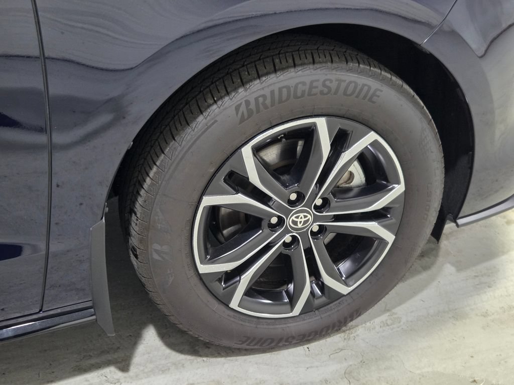 Used 2025 Toyota Sienna Platinum AWD/4WD image 9