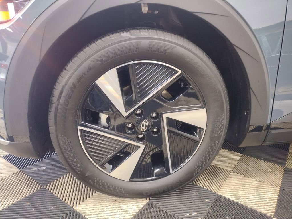 Used 2025 Hyundai Ioniq 5 SE image 6