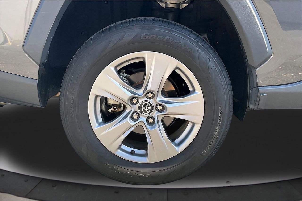 Used 2022 Toyota RAV4 XLE image 36