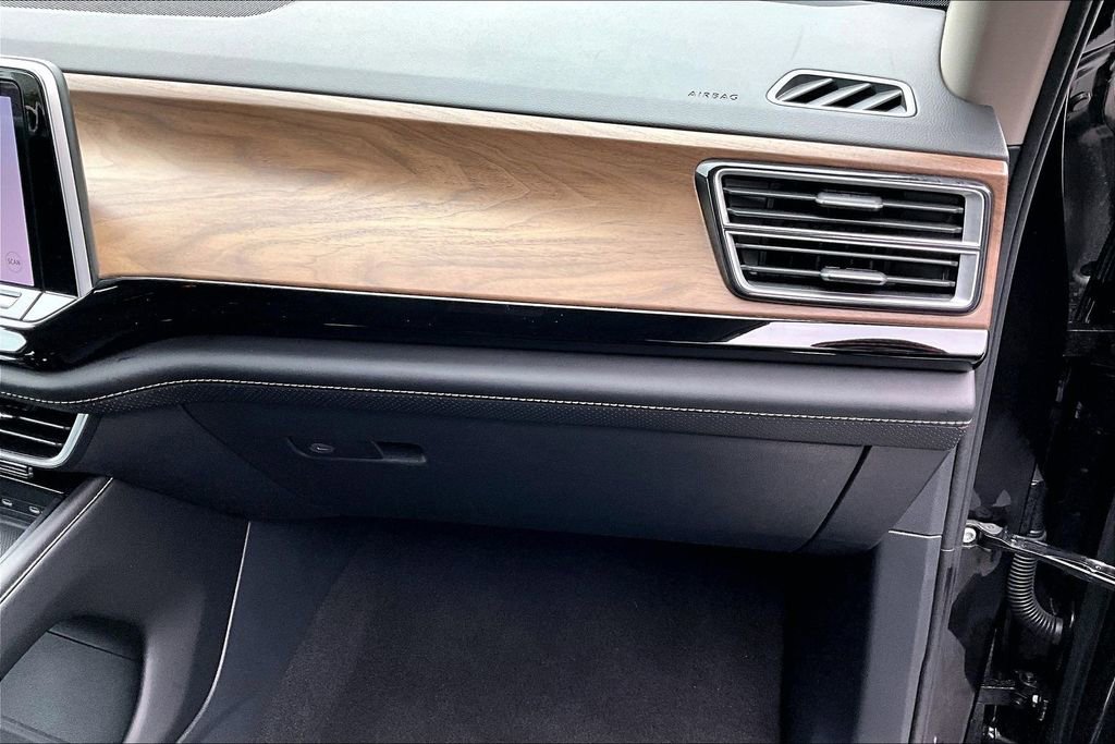 Used 2024 Volkswagen Atlas SE image 26