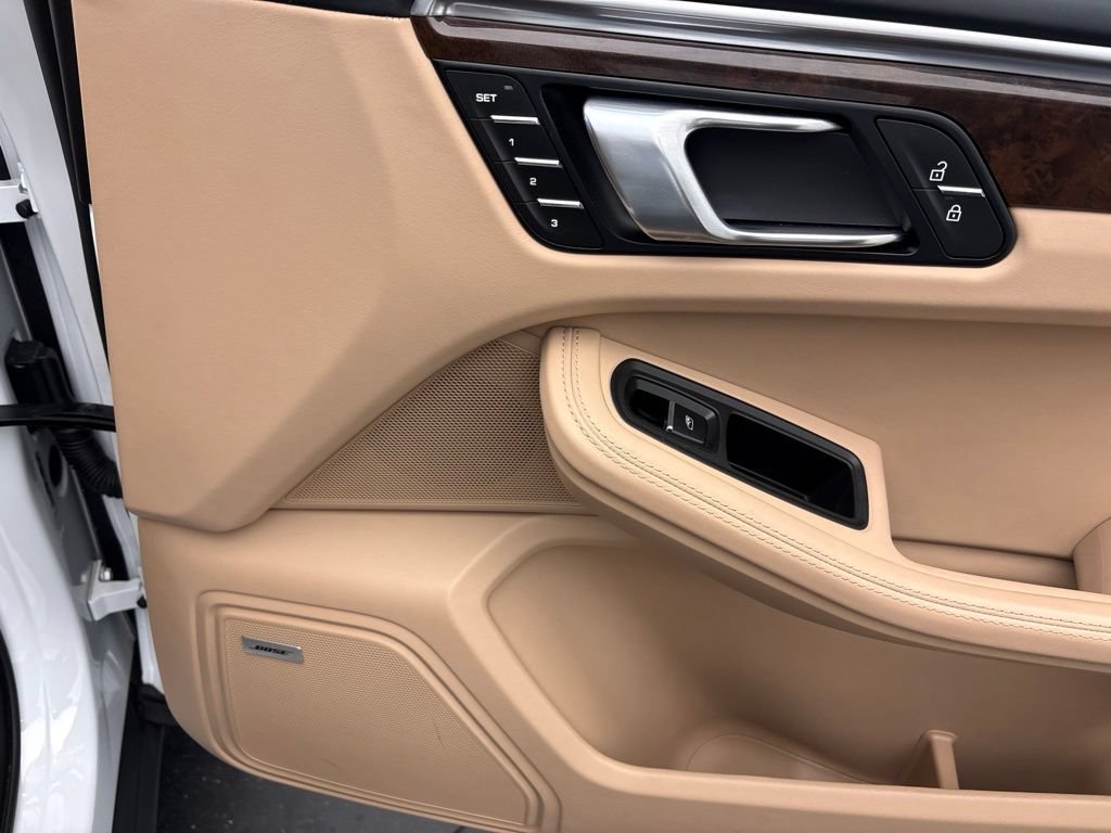Certified 2023 Porsche Macan AWD/4WD image 24