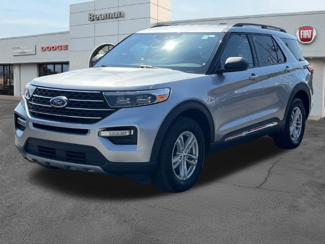 Used 2023 Ford Explorer XLT w/ Equipment Group 202A AWD/4WD image 3