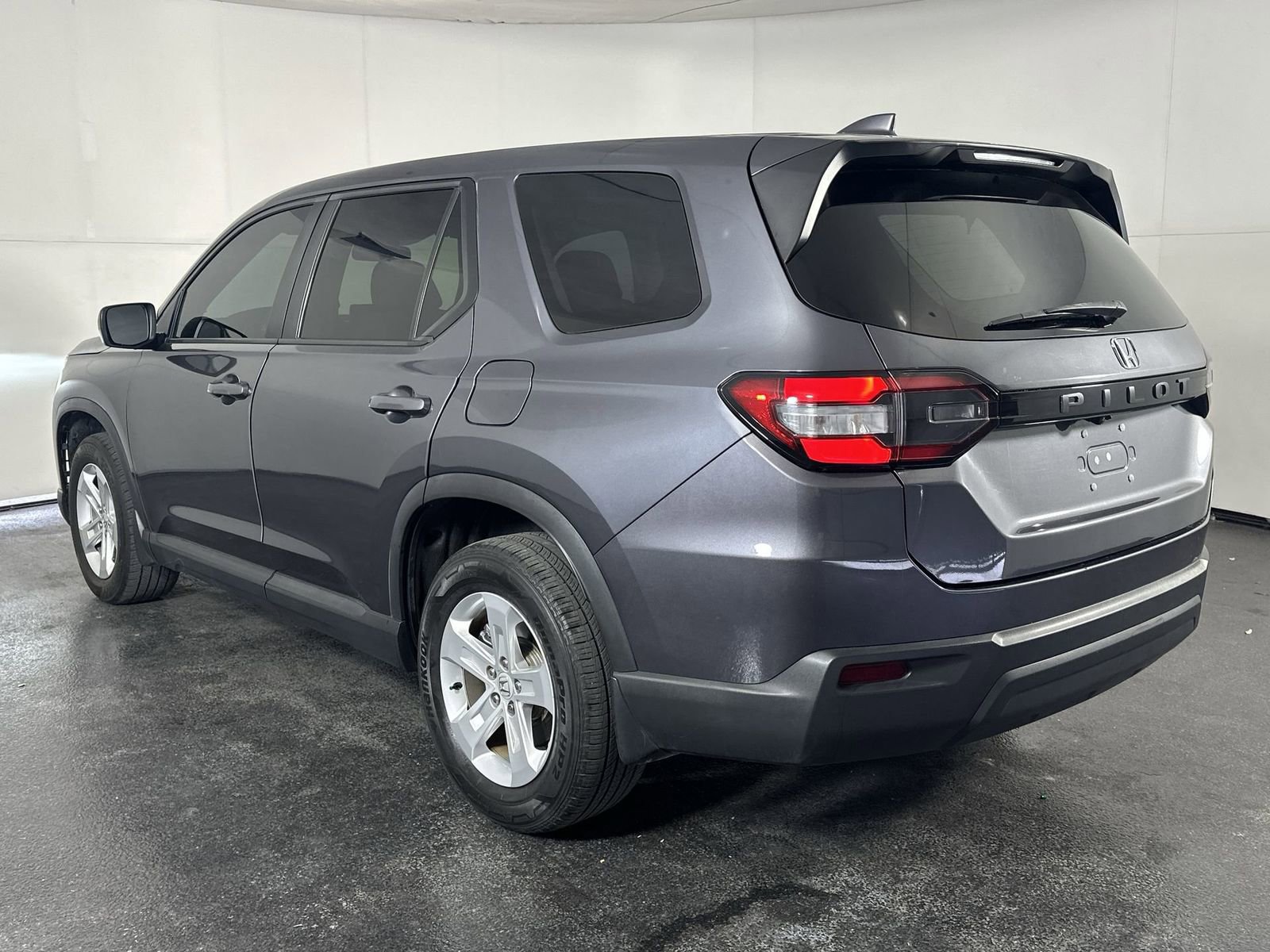 Used 2023 Honda Pilot LX image 9