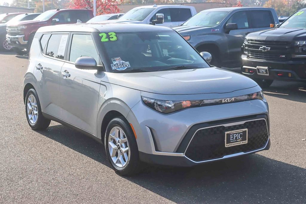 Used 2023 Kia Soul LX w/ LX Technology Package image 5