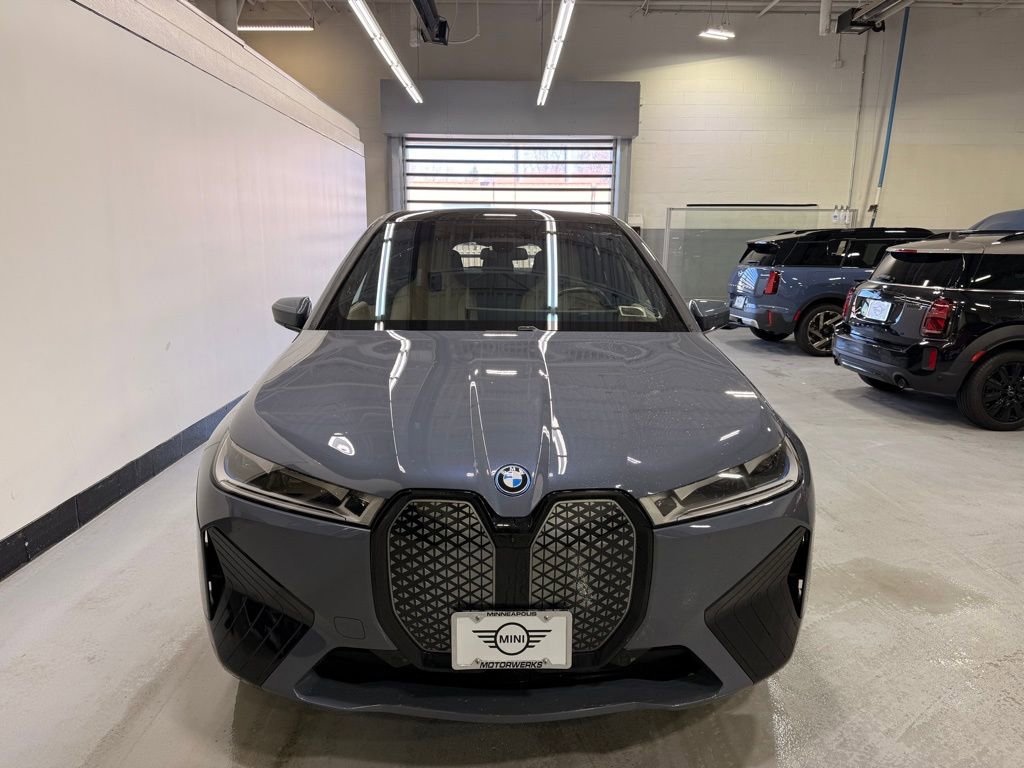 Used 2023 BMW iX xDrive50 w/ Premium Package image 8
