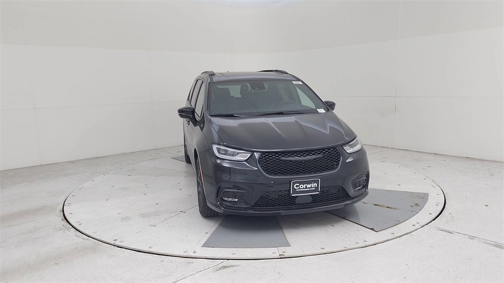 New 2026 Chrysler Pacifica Limited w/ S Appearance Package image 5