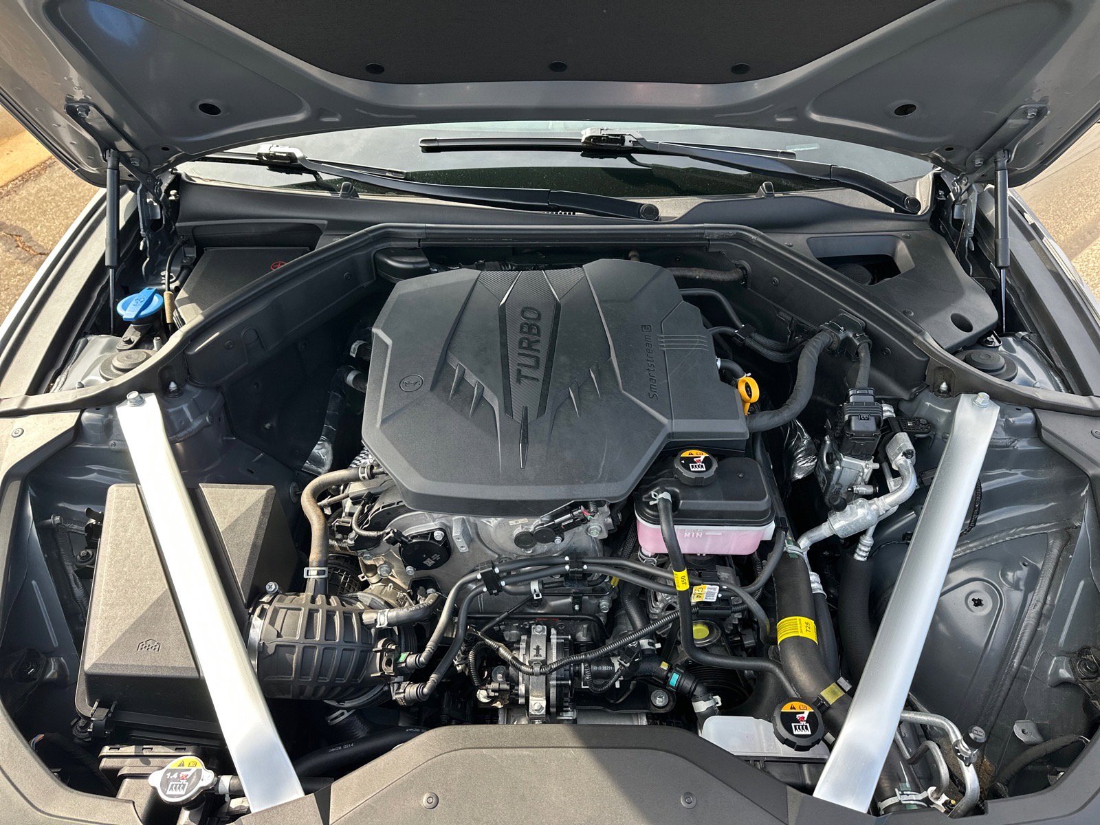 Used 2025 Genesis G70 2.5T image 17