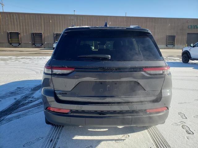 New 2025 Jeep Grand Cherokee Altitude image 7