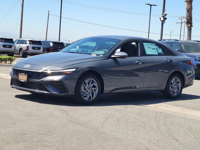 New 2026 Hyundai Elantra Hybrid FWD image 2