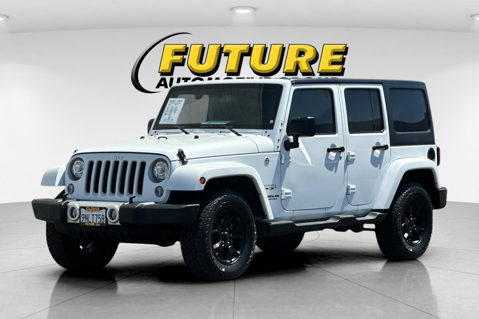 Used 2017 Jeep Wrangler Unlimited Sahara w/ Connectivity Group AWD/4WD image 8