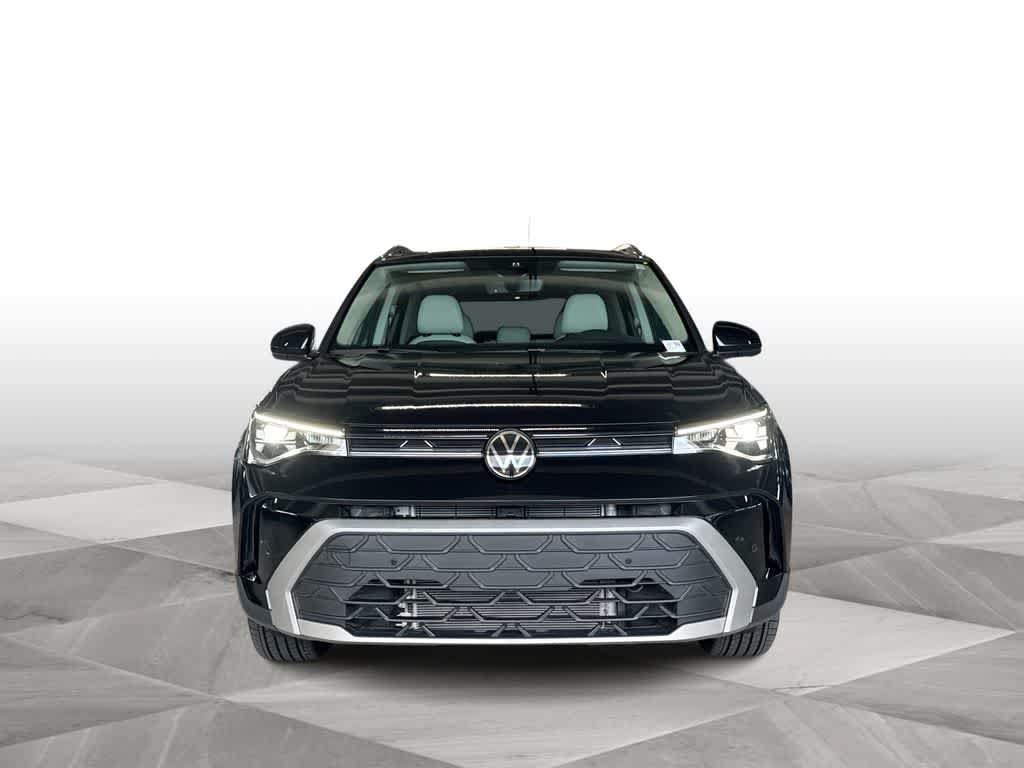 New 2025 Volkswagen Taos SE FWD image 3