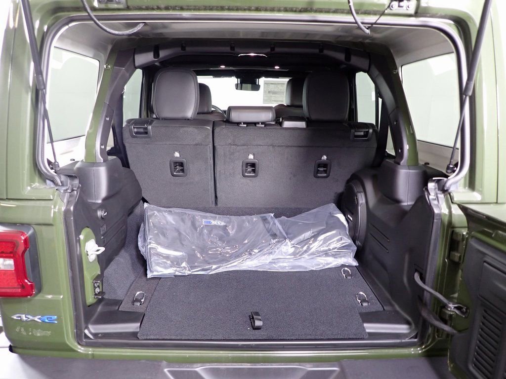 New 2024 Jeep Wrangler Unlimited Sahara w/ Technology Group image 11