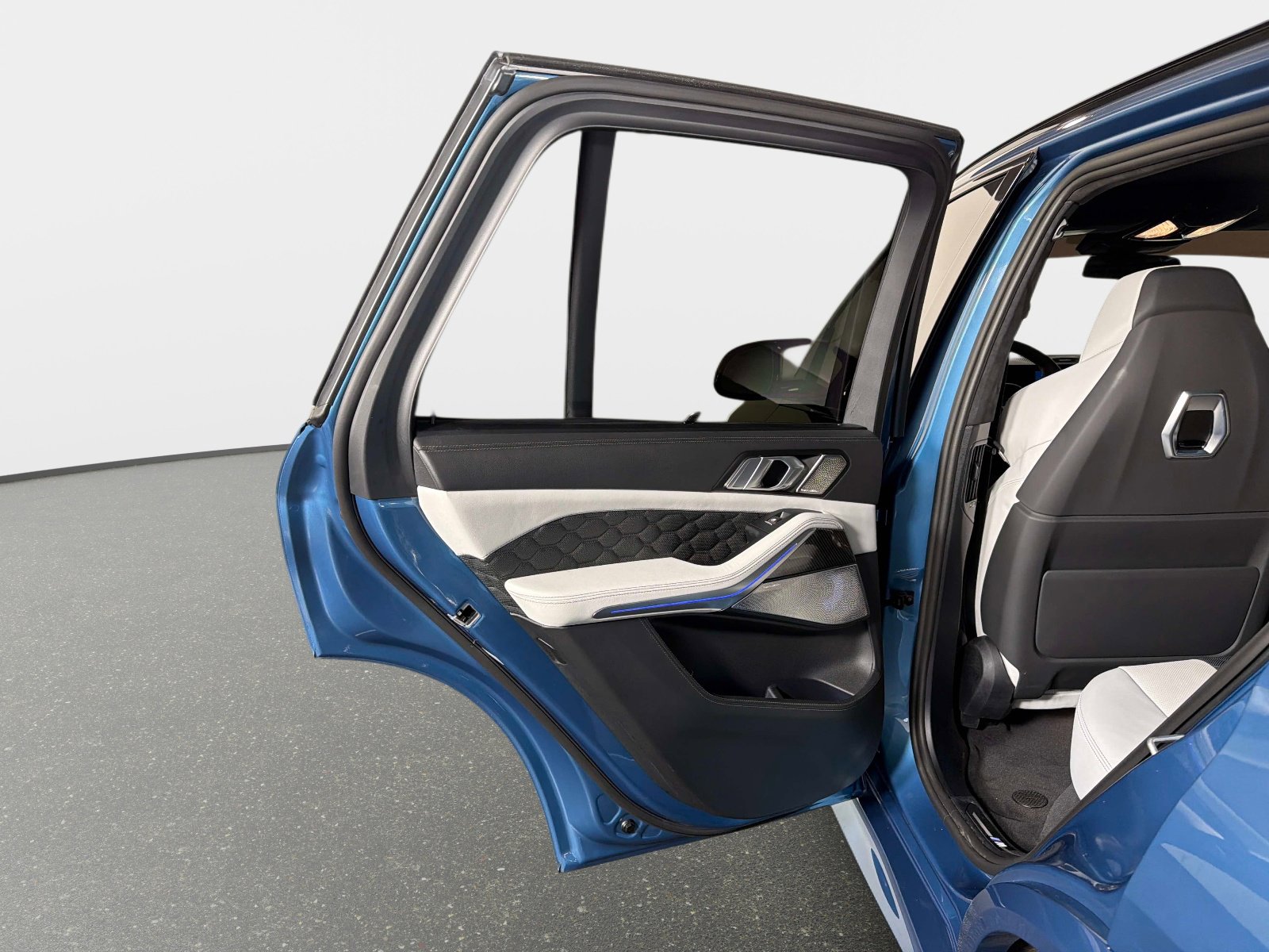 Used 2026 BMW X5 M Competition image 31