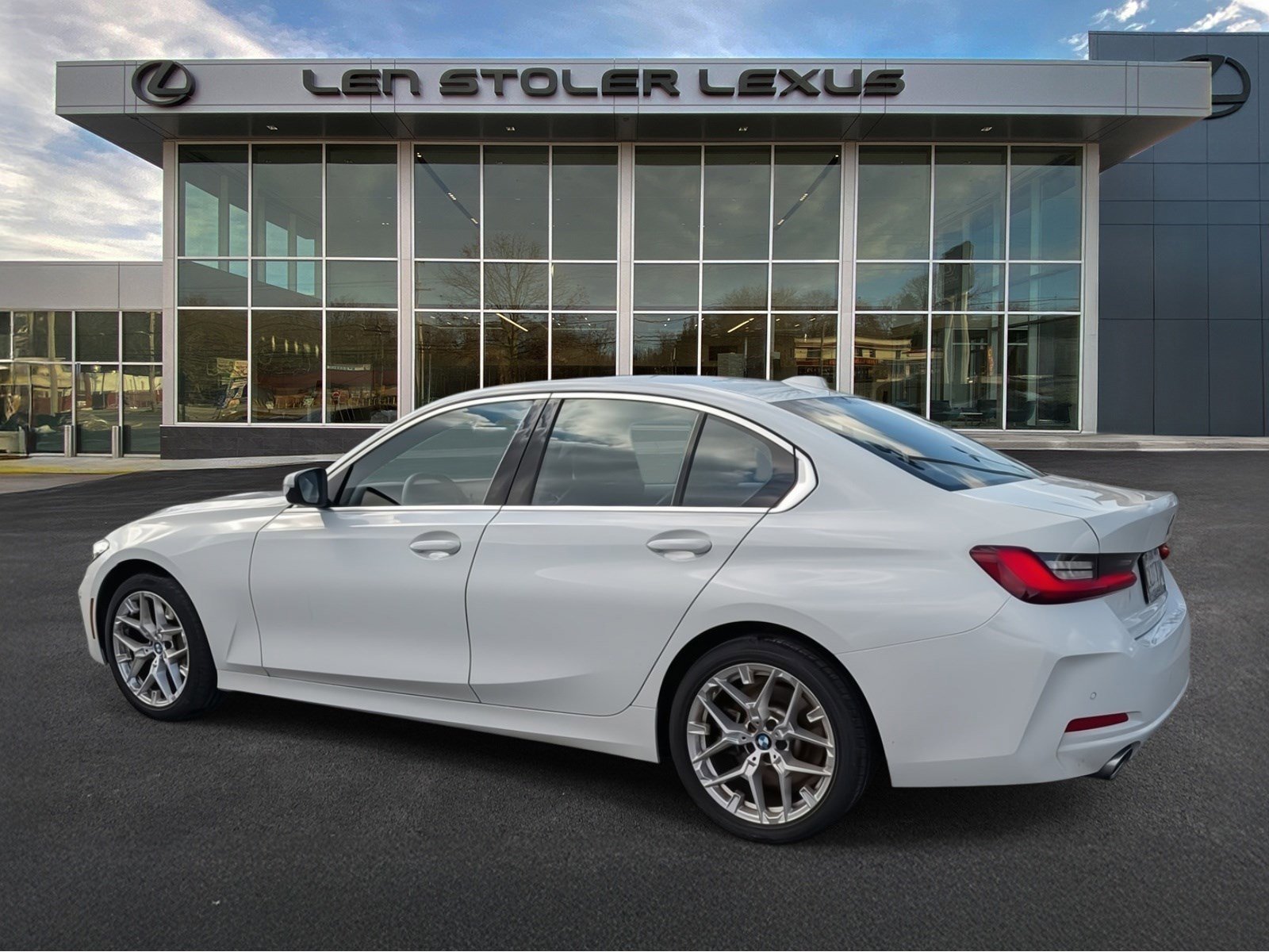 Used 2025 BMW 330i Sedan image 4