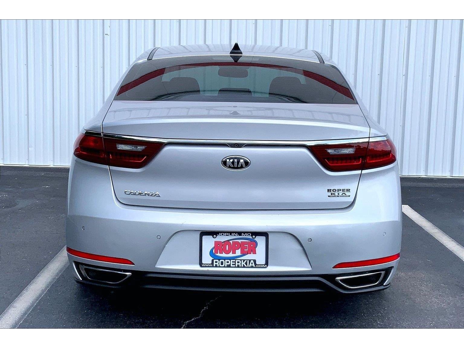 Used 2018 Kia Cadenza Premium w/ Luxury Package FWD image 4