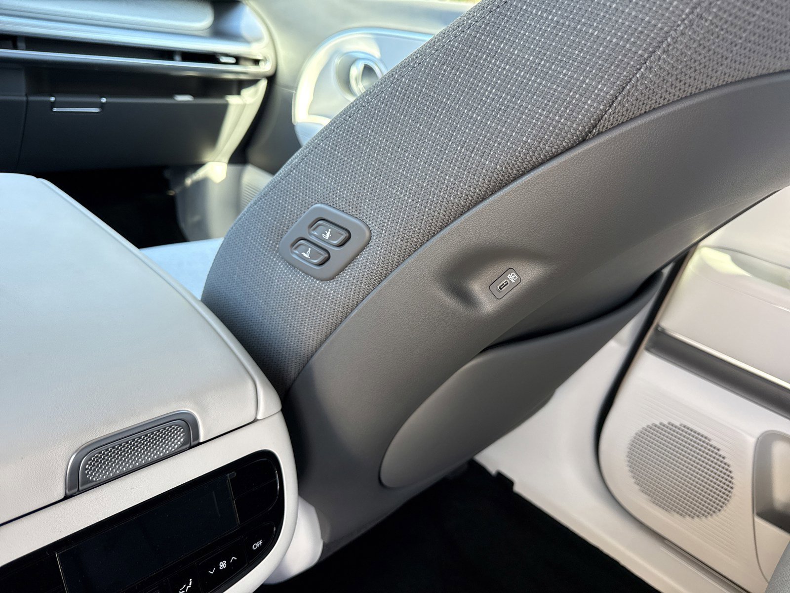 New 2026 Hyundai Ioniq 9 SE image 16