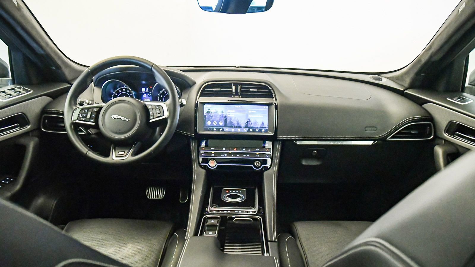 Used 2019 Jaguar F-PACE S image 16