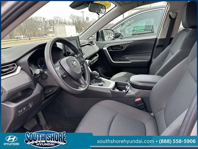 Used 2021 Toyota RAV4 LE AWD/4WD image 17