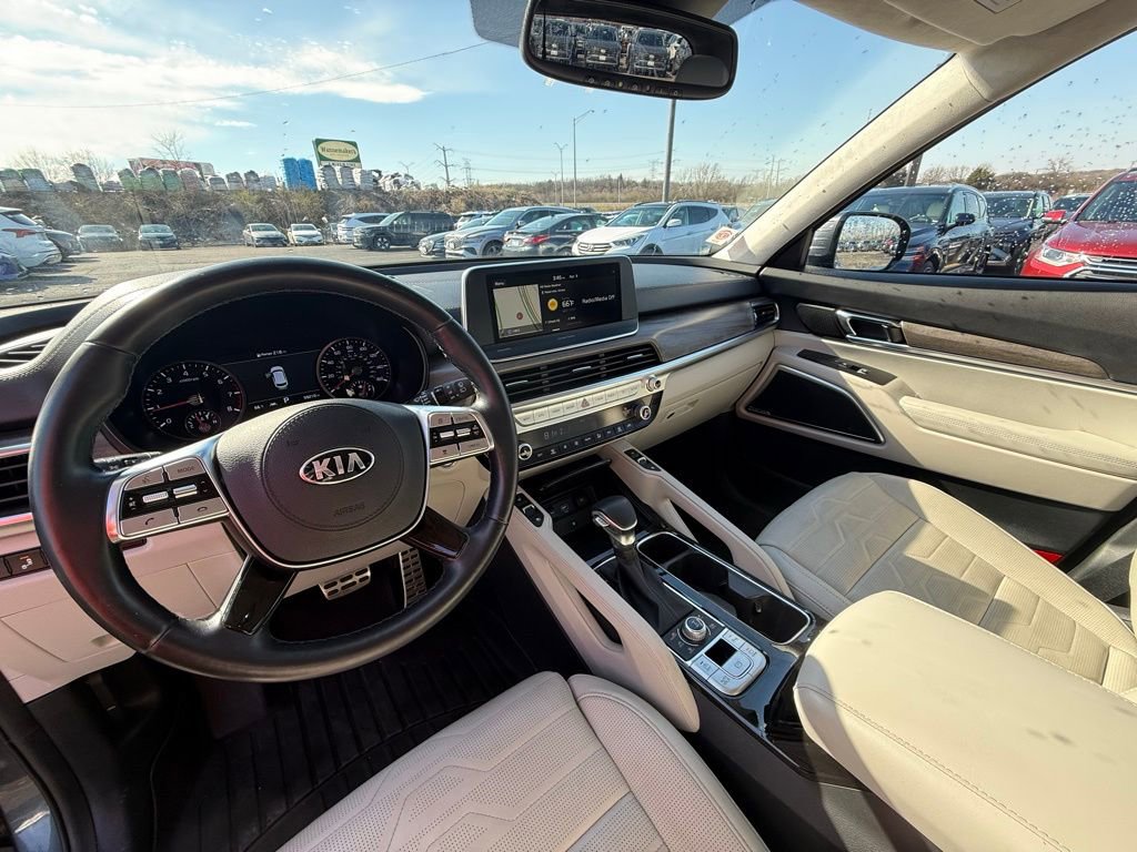 Used 2020 Kia Telluride SX w/ SX Prestige Package image 2