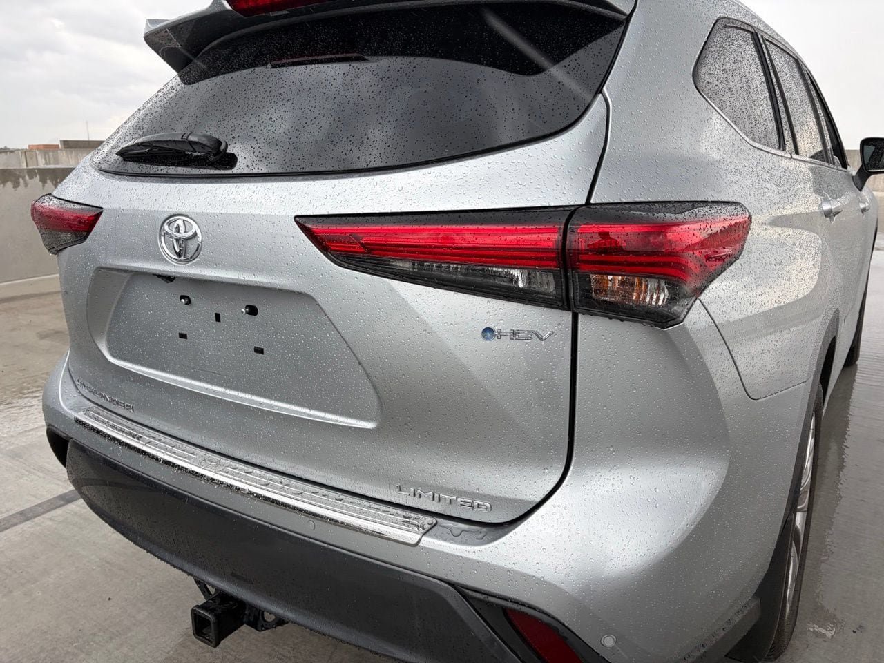 Used 2021 Toyota Highlander Limited AWD/4WD image 4