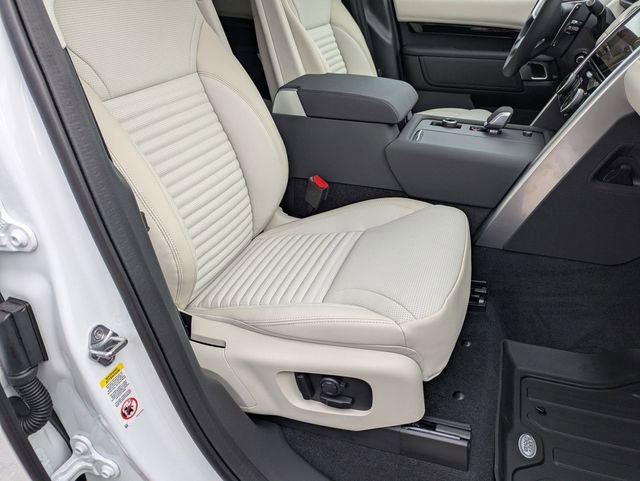 New 2026 Land Rover Discovery S image 18