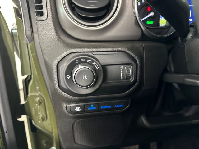 Used 2023 Jeep Wrangler Unlimited w/ Sun & Screen Package image 19