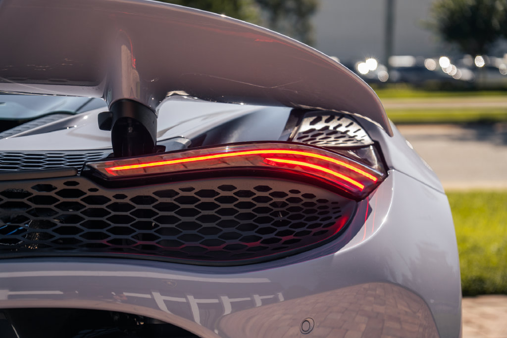 Used 2024 McLaren 750S RWD image 13