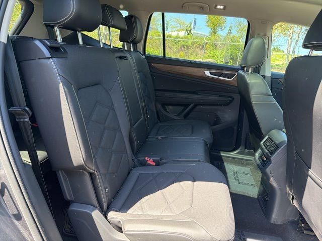 Certified 2024 Volkswagen Atlas SE w/ Panoramic Sunroof Package AWD/4WD image 17